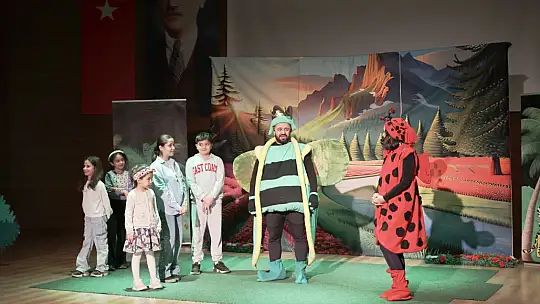 'Ormanlar Kralı Ağustos Böceği' oyunu çocuklarla buluştu