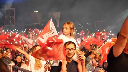 'Sivaslılar Günü'nde Ebru Yaşar rüzgarı