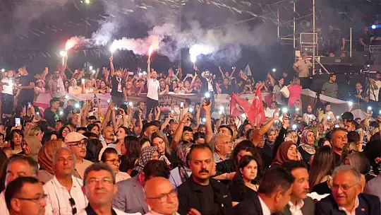 'Sivaslılar Günü'nde Ebru Yaşar rüzgarı