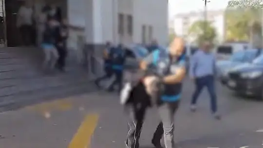 1 kişinin öldüğü yan bakma kavgasında adliyeye sevk edilen 6 kişiden 1'i tutuklandı