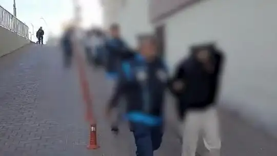 1 kişinin öldüğü yan bakma kavgasında adliyeye sevk edilen 6 kişiden 1'i tutuklandı