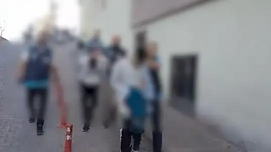 1 kişinin öldüğü yan bakma kavgasında adliyeye sevk edilen 6 kişiden 1'i tutuklandı