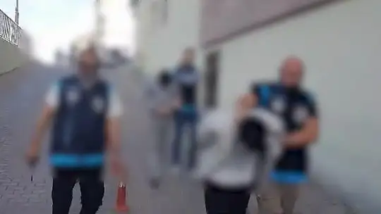 1 kişinin öldüğü yan bakma kavgasında adliyeye sevk edilen 6 kişiden 1'i tutuklandı