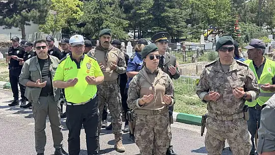15 Temmuz şehidi Kübra Doğanay, kabri başında anıldı