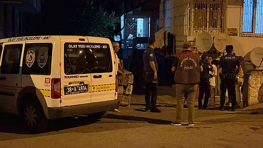 2 yıl önce boşandığı eski karısını bıçakla ağır yaraladı