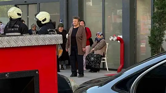 20 katlı binada yangın paniği: Bina sakinleri yanlış alarmla sokağa döküldü