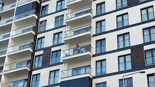 20 katlı binada yangın paniği: Bina sakinleri yanlış alarmla sokağa döküldü