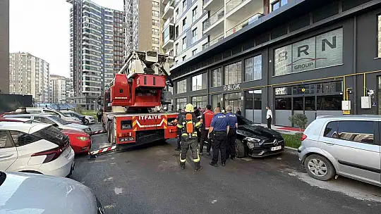 20 katlı binada yangın paniği: Bina sakinleri yanlış alarmla sokağa döküldü