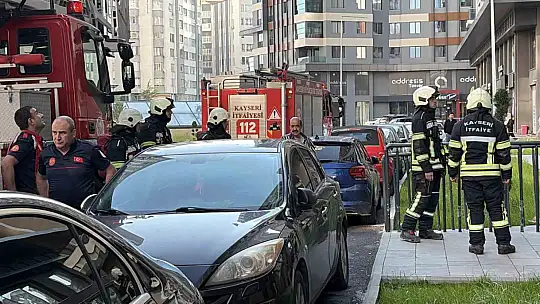 20 katlı binada yangın paniği: Bina sakinleri yanlış alarmla sokağa döküldü