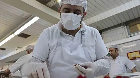 25 yıllık usta, tarihi Osmanlı'ya dayanan güllaçın püf noktalarını anlattı