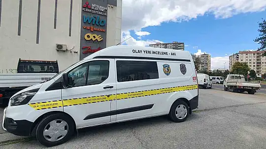 3. kattan aracın üzerine düşen hamile kadın ağır yaralandı