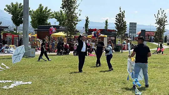 3. Uçurtma Şenliği'nde gökyüzü renklendi