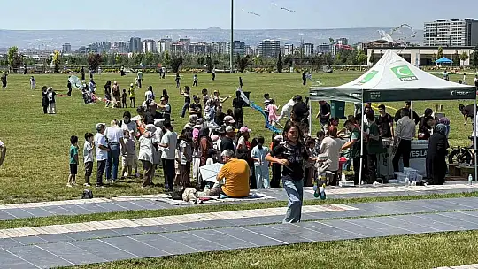 3. Uçurtma Şenliği'nde gökyüzü renklendi