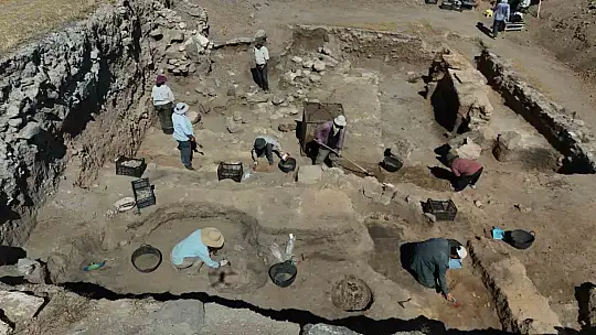 4 bin yıllık Kültepe'de yeni evler bulundu