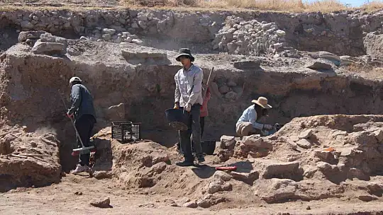 4 bin yıllık Kültepe'de yeni evler bulundu