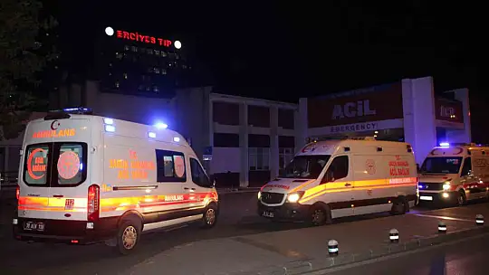 4 emniyet personelini bıçakla yaralayan şahsı etkisiz hale getiren polislerin duruşması başladı