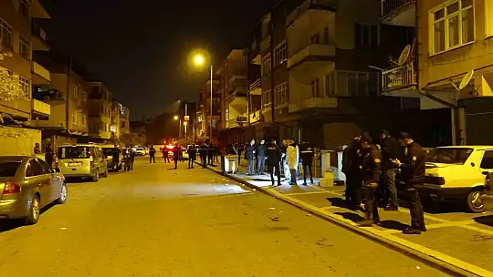 4 emniyet personelini bıçakla yaralayan şahsı etkisiz hale getiren polislerin duruşması başladı