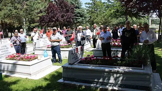 40 yıllık asker arkadaşları Kayseri'de buluştu