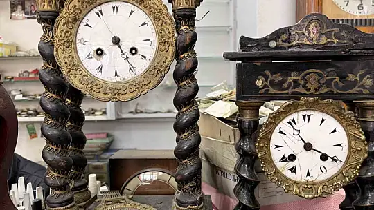 44 yıldır tarihi saatlere ince ayar veriyor