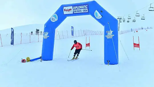 5. Diplomatik Kayak Yarışı'nda dereceye girenler ödüllendirildi