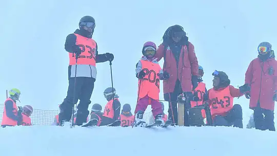 5. Diplomatik Kayak Yarışı'nda dereceye girenler ödüllendirildi