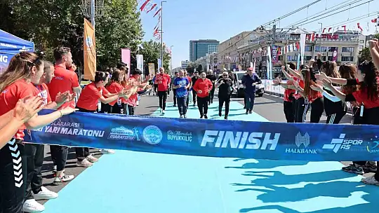 6. Uluslararası Kayseri Yarı Maratonu coşkuyla koşuldu