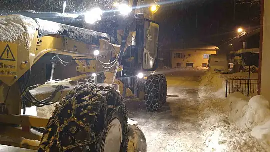70 mahalle yolunu ulaşıma açan büyükşehir, kırsalda kapalı yol bırakmadı