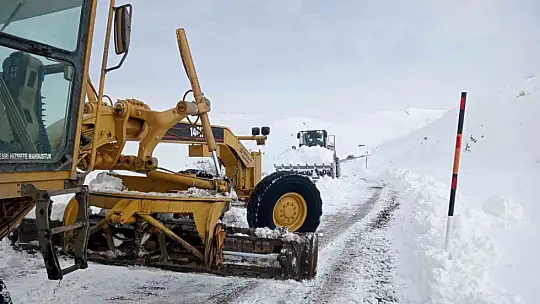 70 mahalle yolunu ulaşıma açan büyükşehir, kırsalda kapalı yol bırakmadı