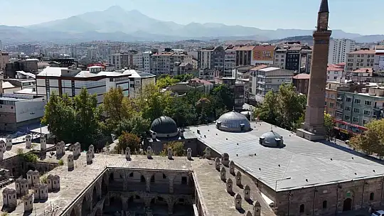 8 asırlık Cami Kebir, aslına uygun kapılarına kavuştu