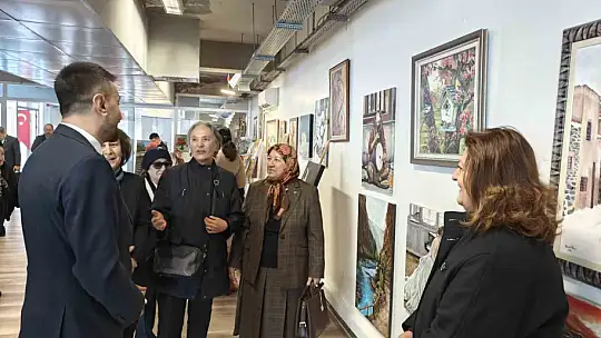 80 yaşında 25 yıllık sanat sevgisini sürdürüyor