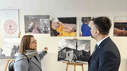 80 yaşında 25 yıllık sanat sevgisini sürdürüyor