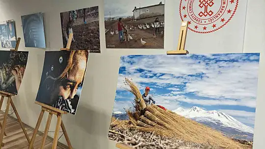 80 yaşında 25 yıllık sanat sevgisini sürdürüyor