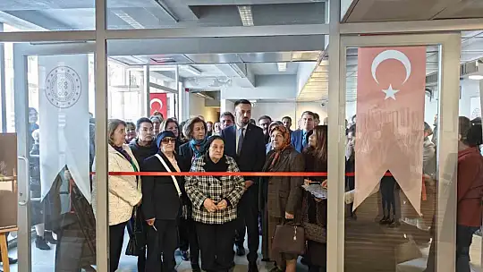 80 yaşında 25 yıllık sanat sevgisini sürdürüyor