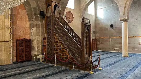 890 yıllık Cami-i Kebir'in '7 tuğla' hikayesi