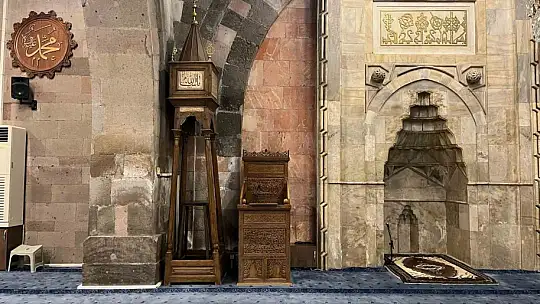 890 yıllık Cami-i Kebir'in '7 tuğla' hikayesi