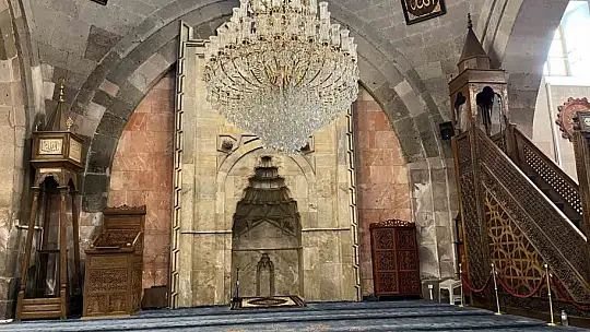 890 yıllık Cami-i Kebir'in '7 tuğla' hikayesi