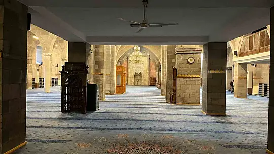 890 yıllık Cami-i Kebir'in '7 tuğla' hikayesi