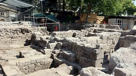 9 asırlık medrese gün yüzüne çıkıyor