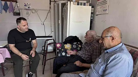 93 yaşında iş yerinde yaşıyor