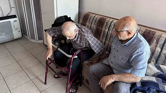 93 yaşında iş yerinde yaşıyor