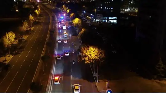 A Milli Futbol Takımı Kayseri'de atlı polislerle karşılandı