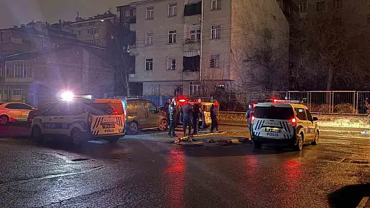 Adres sorduktan sonra bıçakladılar: 1 yaralı