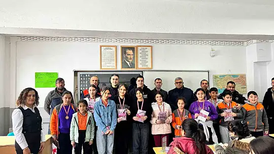 AFAD ekipleri çocukları sevindirdi