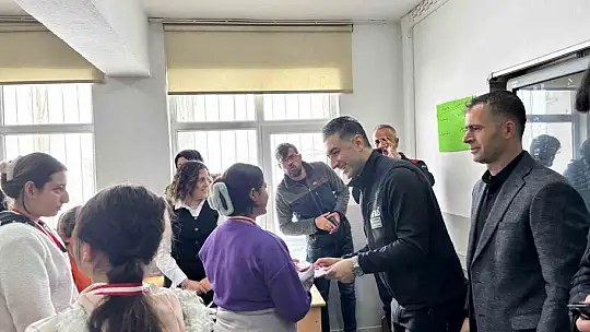 AFAD ekipleri çocukları sevindirdi