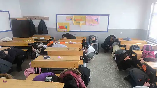 AFAD ekipleri çocukları sevindirdi