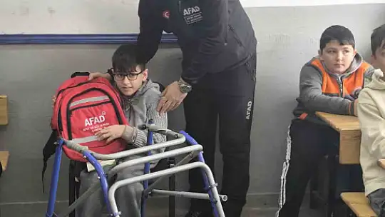 AFAD ekipleri çocukları sevindirdi