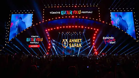 Ahmet Şafak'tan Kayseri'de duygu yüklü gece