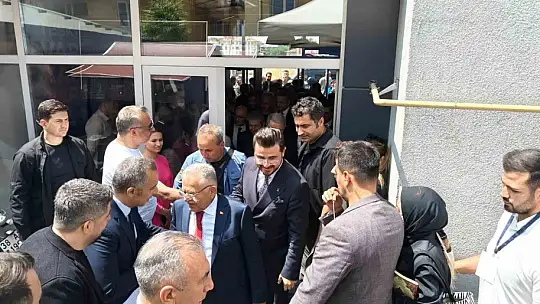 AK Parti'de bayramlaşma