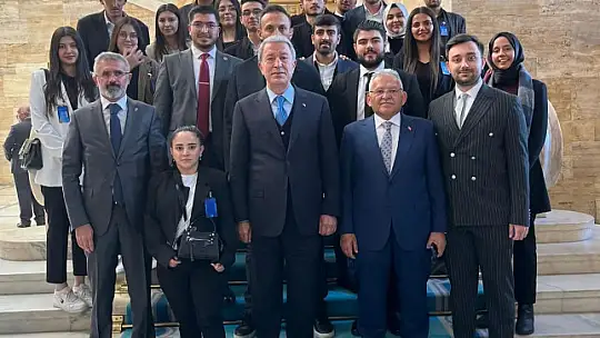 AK Parti Grup Toplantısına katılan Büyükkılıç Ataş'ı tebrik etti