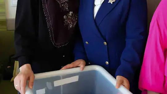 AK Parti Kayseri Kadın Kolları'ndan Anne Sütü Haftası'na anlamlı ziyaret